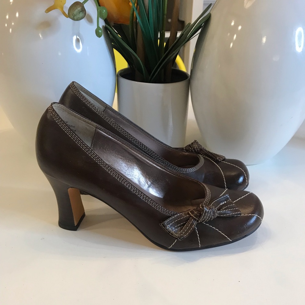 MUDD CHOCOLATE LEATHER HEELS! Size 7.5